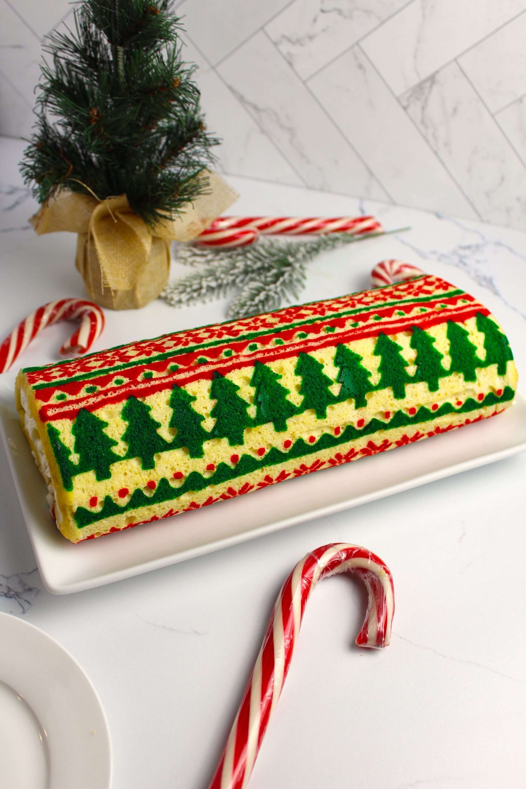 Ugly Sweater Swiss Roll | The Squeaky Mixer